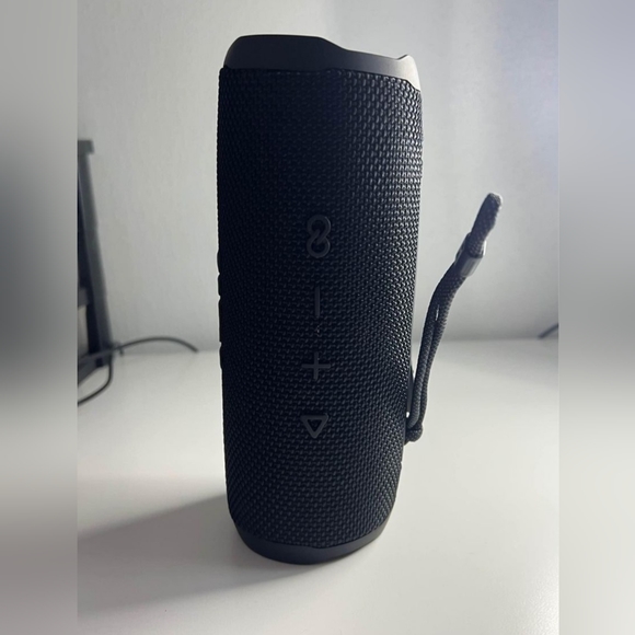 Jbl flip 6 (WITH RECEIPT) - Picture 1 of 5